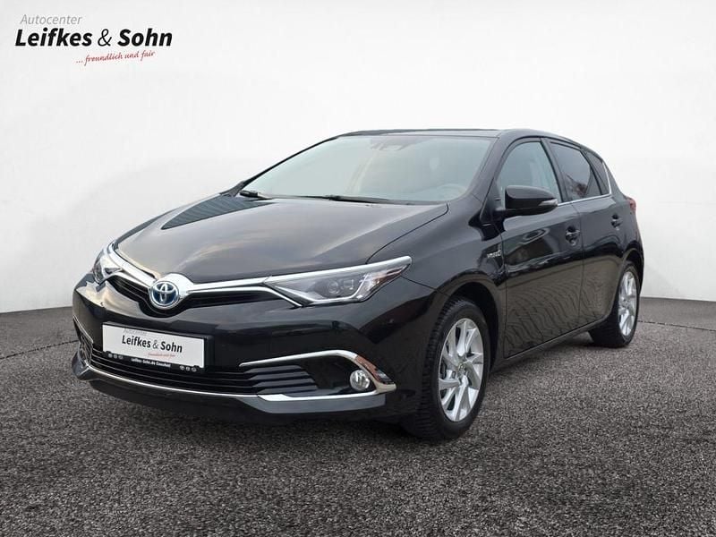 Mysticschwarz mica Gebraucht 2017 Toyota Auris Hybrid Executive Limousine | 15.490 € (Fairer Preis) - Bild 1/4