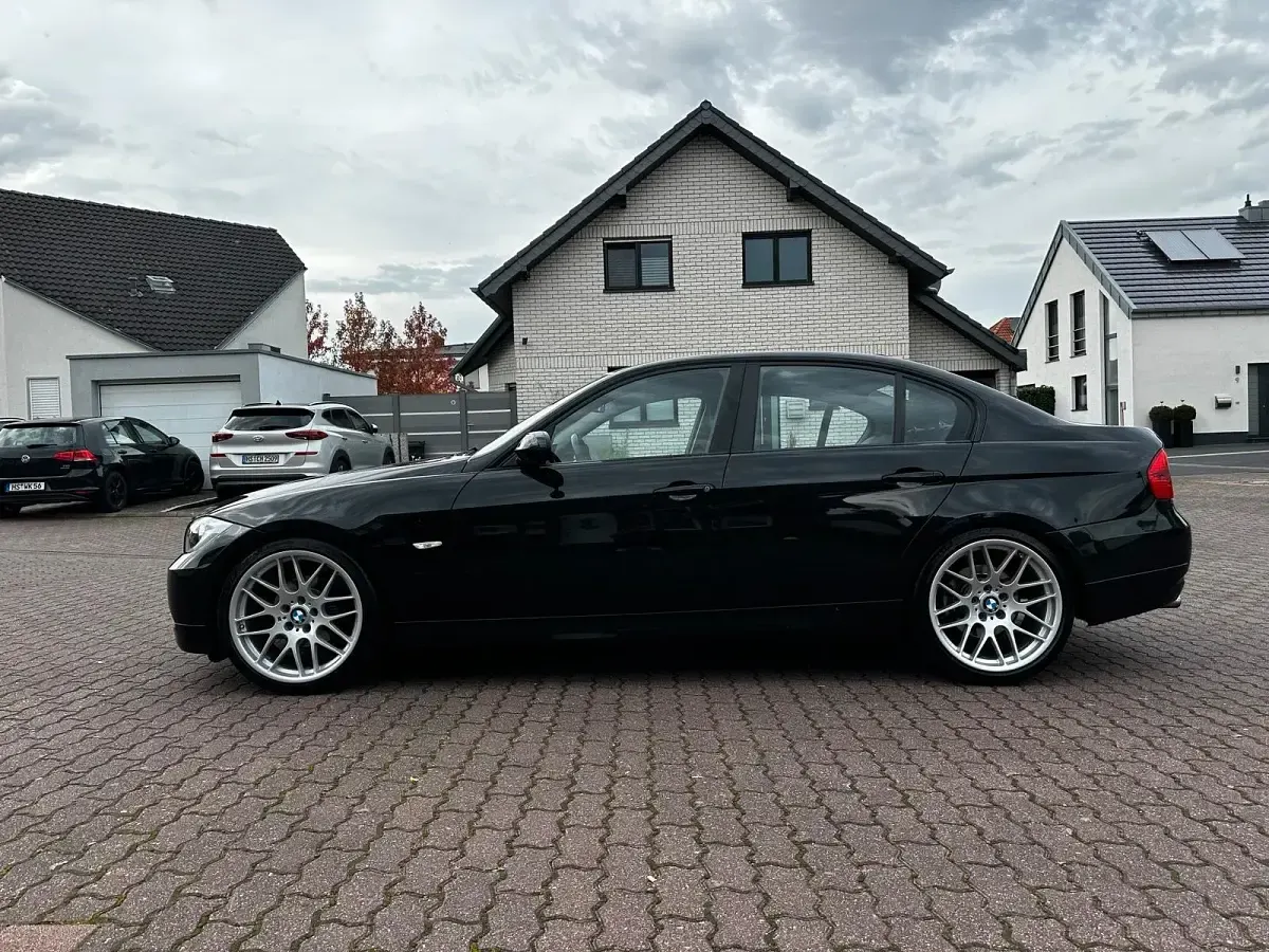 Gebraucht BMW 320 170 PS (125 kW) 2008 Schwarz Limousine