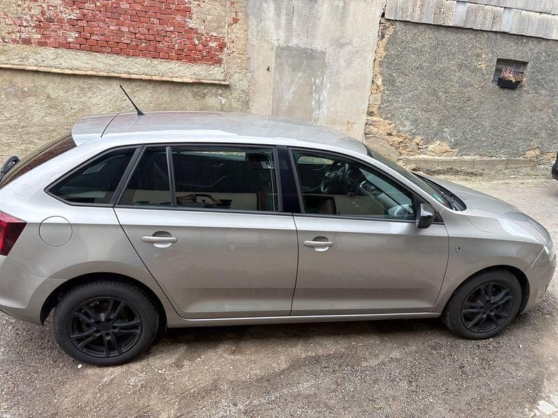 Używany Skoda Rapid Ambition 90 KM (66 kW) 2015 Złoty Hatchback