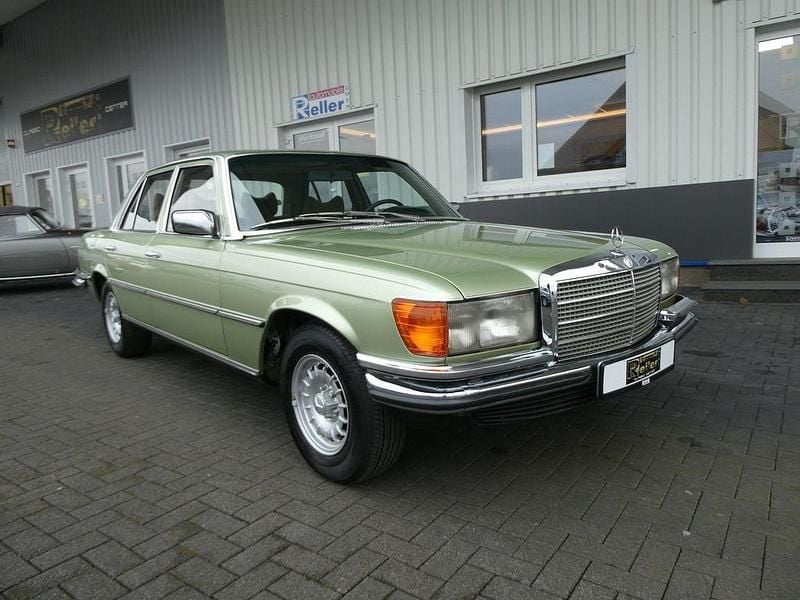 Grün Gebraucht 1977 Mercedes 350 SE Limousine | 21.900 € - Bild 1/4
