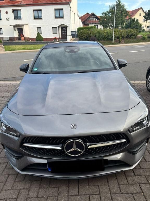 Grau Gebraucht 2019 Mercedes CLA220 Shooting Brake Kombi | 29.500 € (Fairer Preis) - Bild 1/4