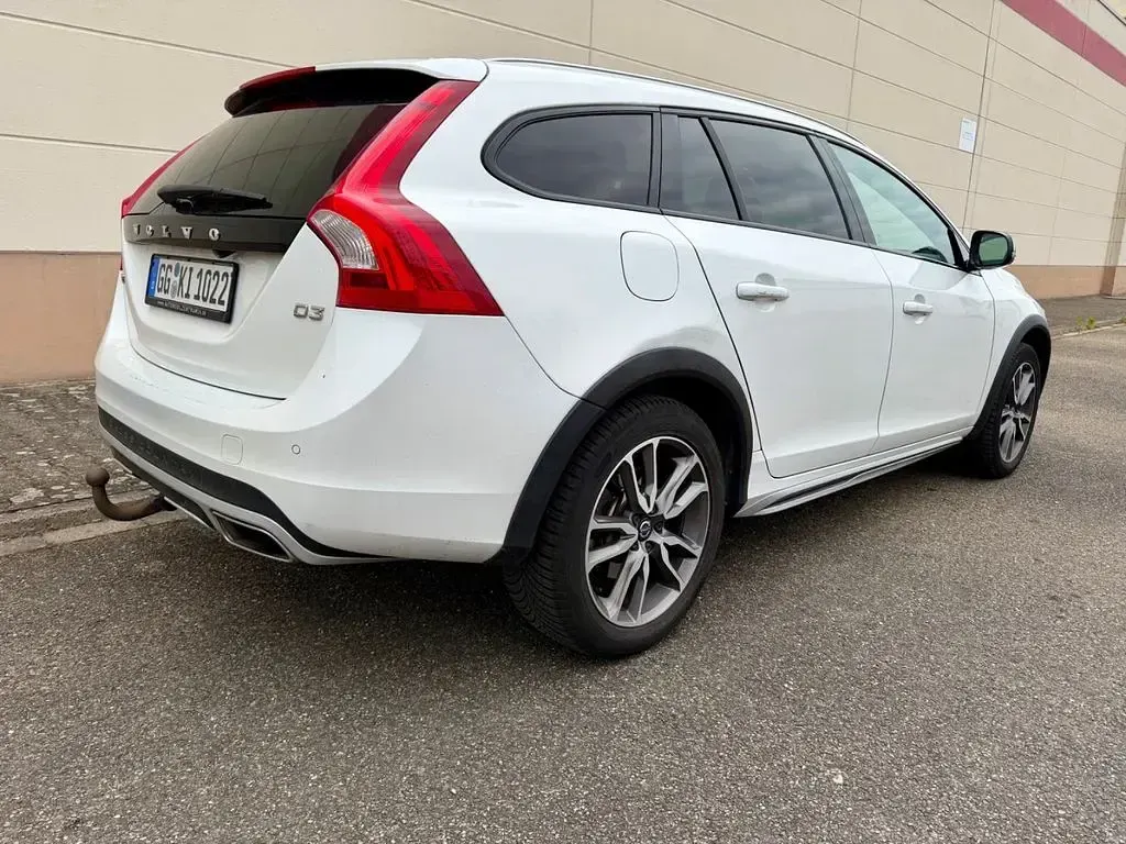 Gebraucht Volvo V60 CC Pro 150 PS (110 kW) 2017 Weiß Kombi