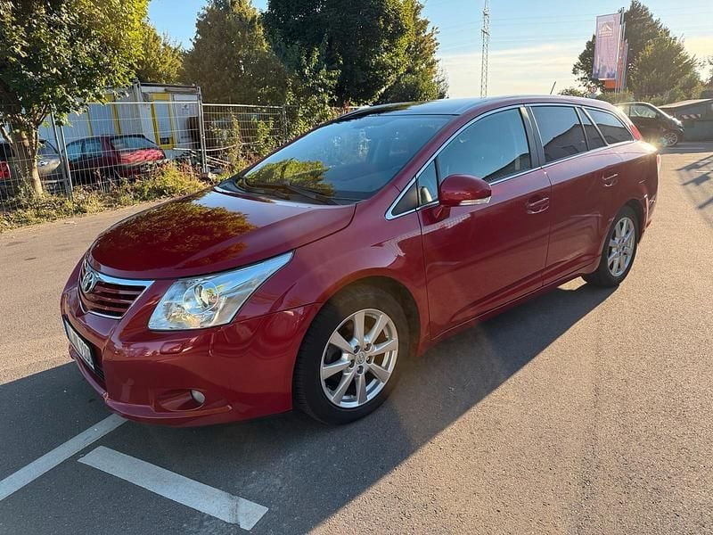 Rot Gebraucht 2010 Toyota Avensis Kombi | 11.899 € - Bild 1/4