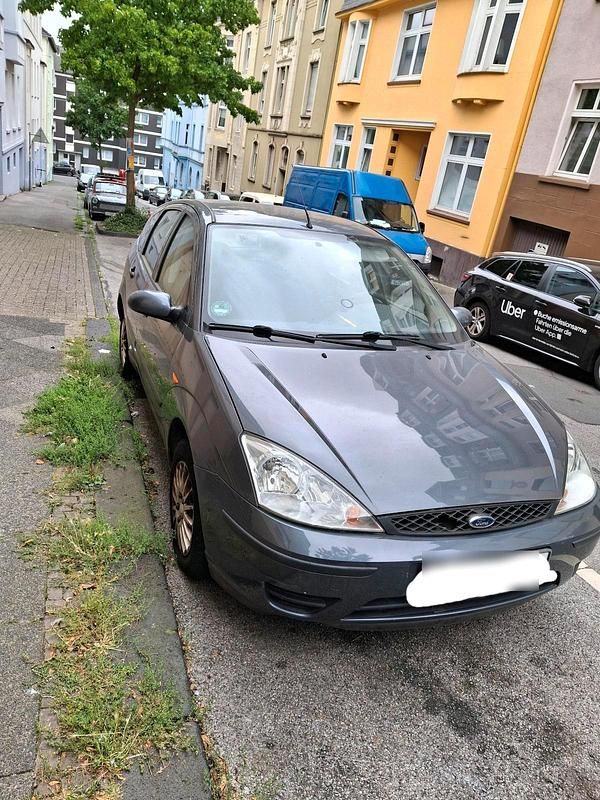 Grau Gebraucht 2002 Ford Focus Kleinwagen | 1.650 € (Fairer Preis) - Bild 1/4