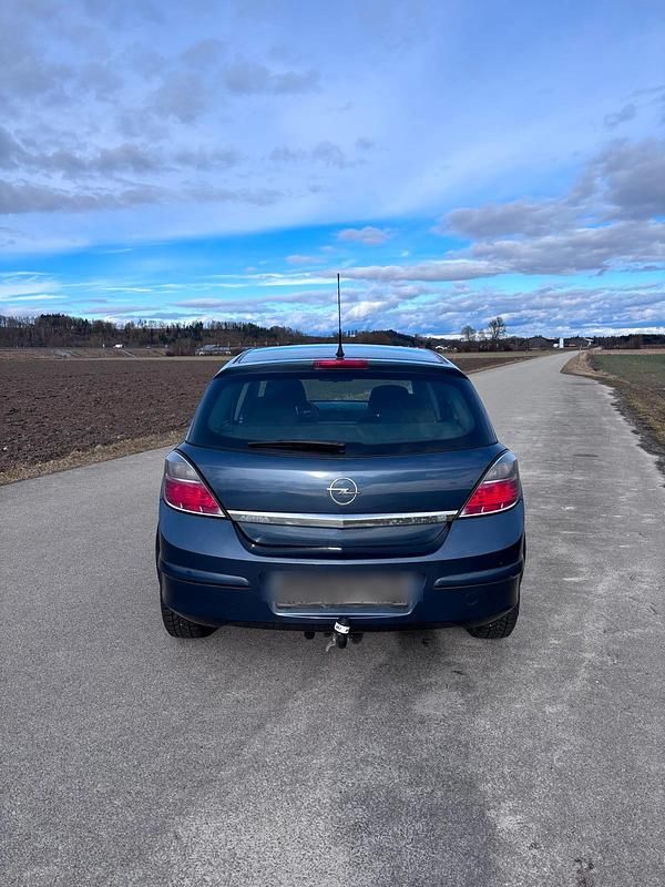 Gebraucht Opel Astra 116 PS (85 kW) 2008 Blau Limousine