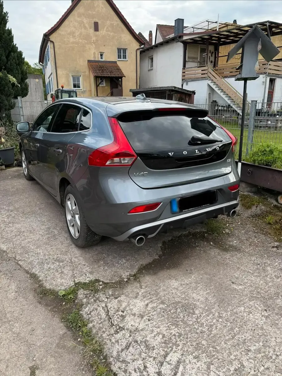 Gebraucht Volvo V40 120 PS (88 kW) 2016 Grau Limousine