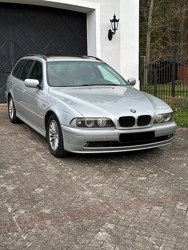 Gebraucht BMW 530 193 PS (141 kW) 2003 Silber Kombi