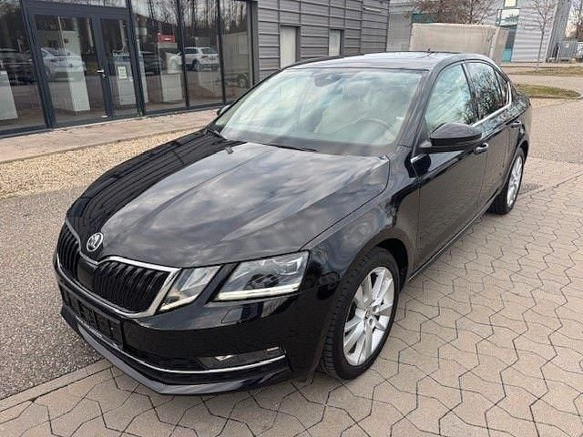 Schwarz Gebraucht 2019 Skoda Octavia Premium Edition Limousine | 16.990 € (Etwas zu teuer) - Bild 1/4