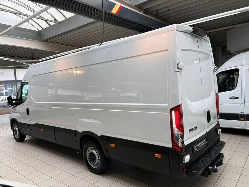 Gebraucht Iveco Daily 136 PS (100 kW) 2018 Weiß Van / Kleinbus