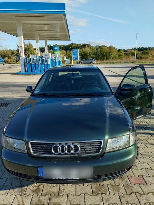 Grün Gebraucht 1998 Audi A4 Limousine | 780 € (Guter Preis) - Bild 1/4