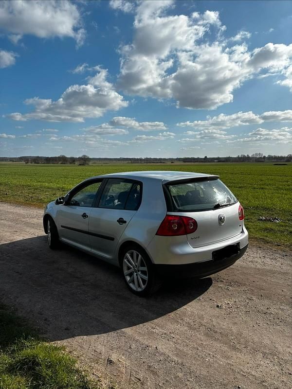 Gebraucht VW Golf V 102 PS (75 kW) 2004 Silber Kleinwagen