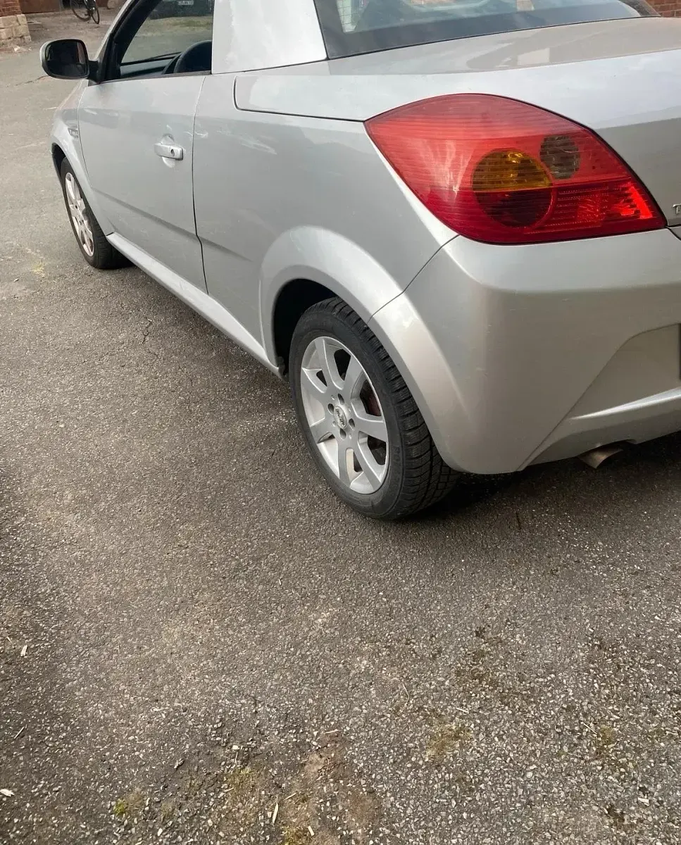 Gebraucht Opel Tigra 90 PS (66 kW) 2007 Silber Cabrio
