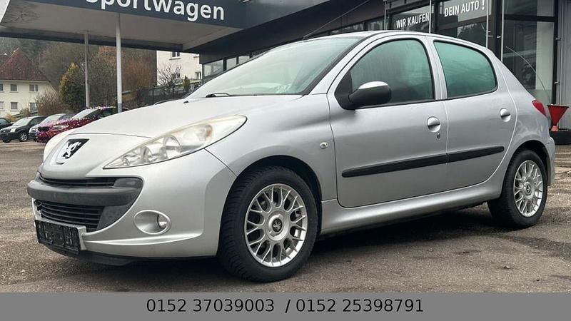 Gebraucht Peugeot 206+ Basis 60 PS (44 kW) 2011 Silber Kleinwagen