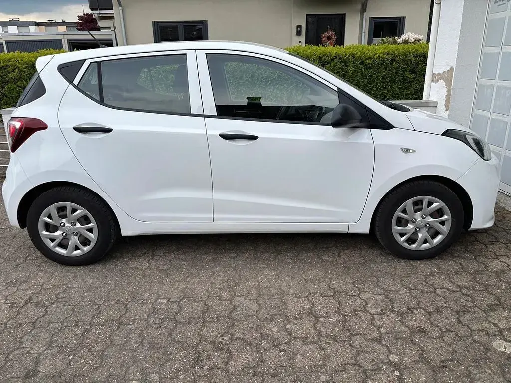 Gebraucht Hyundai i10 Classic 67 PS (49 kW) 2019 Weiß Kleinwagen
