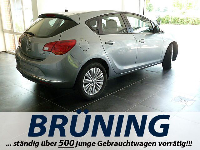 Gebraucht Opel Astra Excellence 140 PS (102 kW) 2013 Silber metallic Limousine