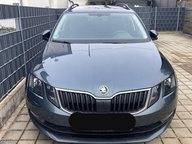 Grau Gebraucht 2017 Skoda Octavia Style Kombi | 13.500 € (Fairer Preis) - Bild 1/4
