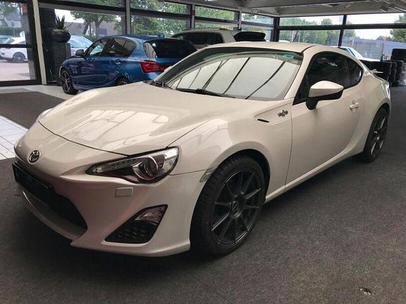 Weiß Gebraucht 2013 Toyota GT86 GT | 28.990 € - Bild 1/4