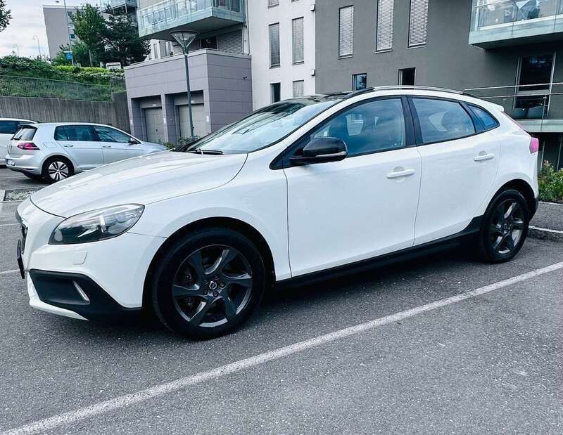 Weiß Gebraucht 2014 Volvo V40 CC Kombi | 9.790 € (Fairer Preis) - Bild 1/4