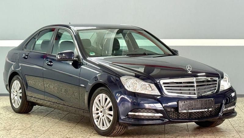 Gebraucht Mercedes C180 156 PS (114 kW) 2011 Blau Limousine