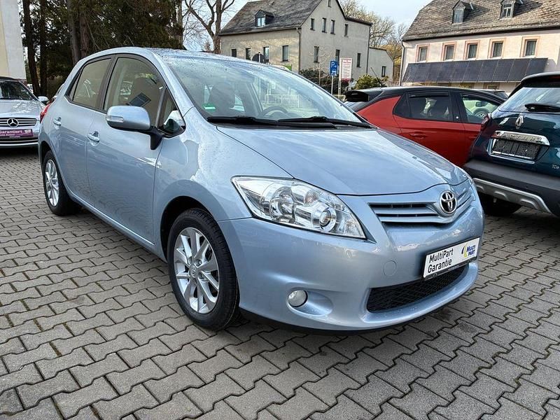Gebraucht Toyota Auris Edition 132 PS (97 kW) 2011 Light blue metallic Kleinwagen