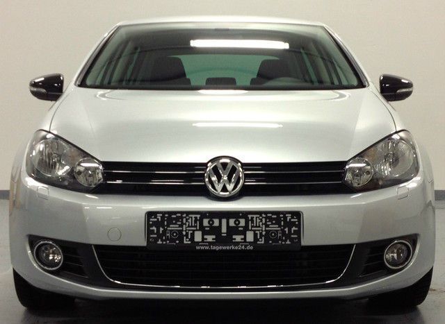 Silber metallic Gebraucht 2011 VW Golf VI Limousine | 14.898 € - Bild 1/4