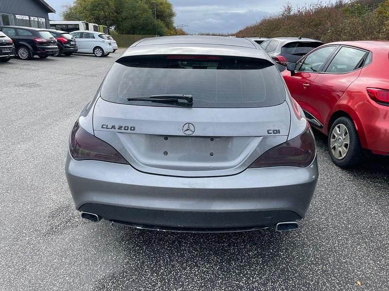 Gebraucht Mercedes CLA200 136 PS (100 kW) 2015 Grau Limousine