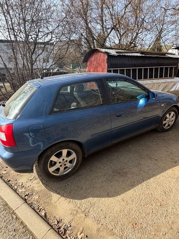 Gebraucht Audi A3 Ambiente 101 PS (74 kW) 2001 Blau Kleinwagen