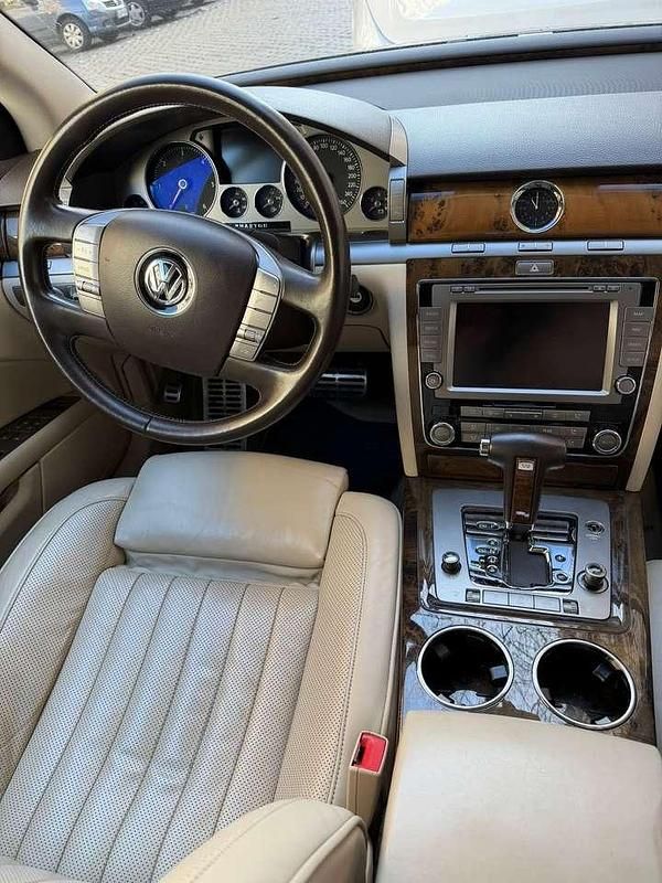 Second-hand VW Phaeton 239 CP (175 kW) 2013 Berlinǎ