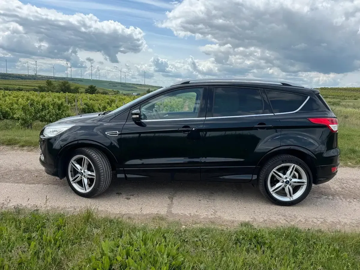 Gebraucht Ford Kuga 140 PS (102 kW) 2016 Schwarz SUV