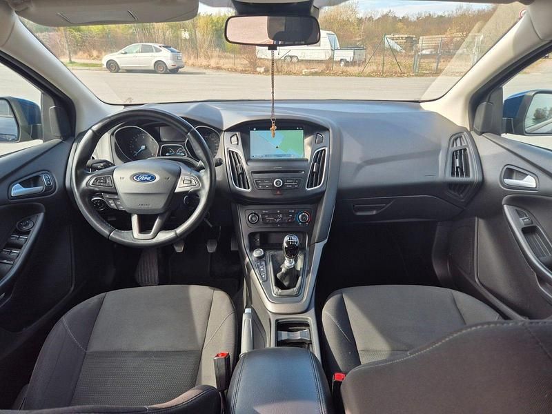 Gebraucht Ford Focus 120 PS (88 kW) 2017 Blau Kombi