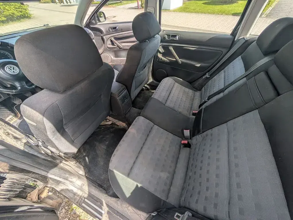 Second-hand VW Passat 131 CP (96 kW) 2003 Negru Berlinǎ