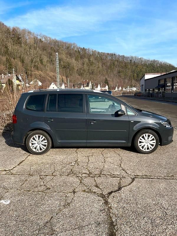 Gebraucht VW Touran 140 PS (102 kW) 2014 Grau Van / Kleinbus