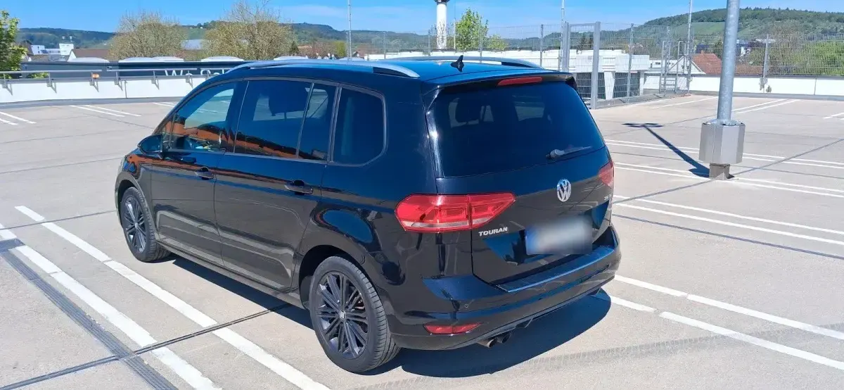 Gebraucht VW Touran Sound 150 PS (110 kW) 2017 Schwarz Van / Kleinbus