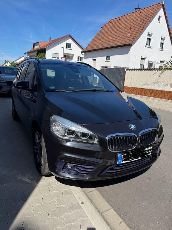 Schwarz Gebraucht 2016 BMW 220 Gran Tourer Sport Line Van / Kleinbus | 16.490 € (Superpreis) - Bild 1/4