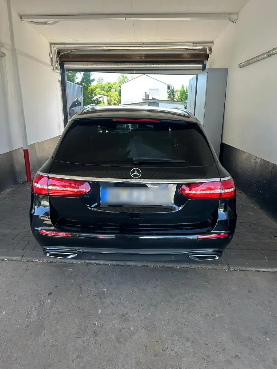 Gebraucht Mercedes E220 194 PS (142 kW) 2019 Schwarz Kombi