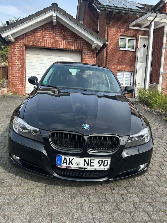 Gebraucht BMW 318 143 PS (105 kW) 2008 Schwarz Limousine