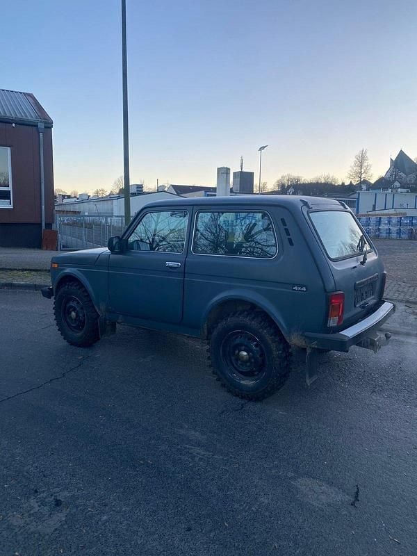Gebraucht Lada niva 83 PS (61 kW) 2012 Schwarz SUV