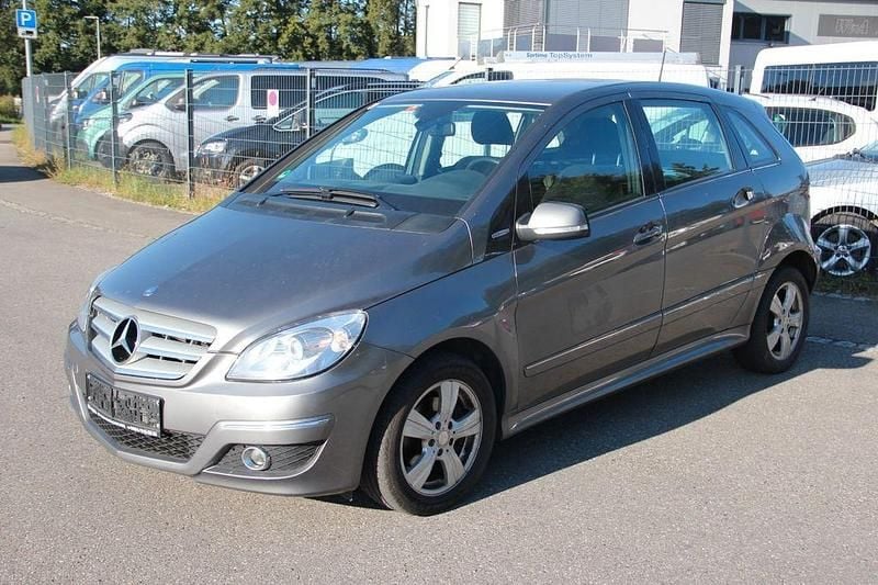 Grau Gebraucht 2009 Mercedes B170 Van / Kleinbus | 950 € (Guter Preis) - Bild 1/4
