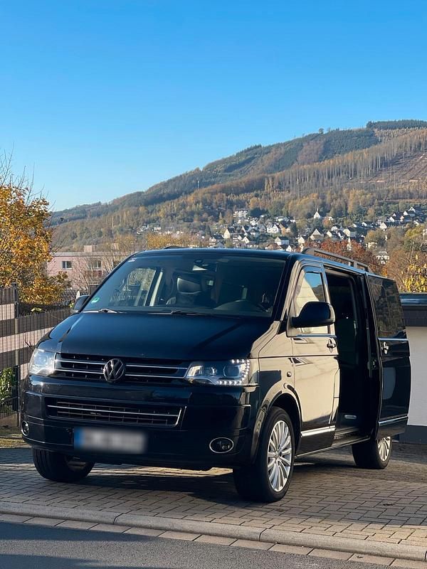 Schwarz Gebraucht 2012 VW T5 Highline Van | 21.900 € (Teuer) - Bild 1/4