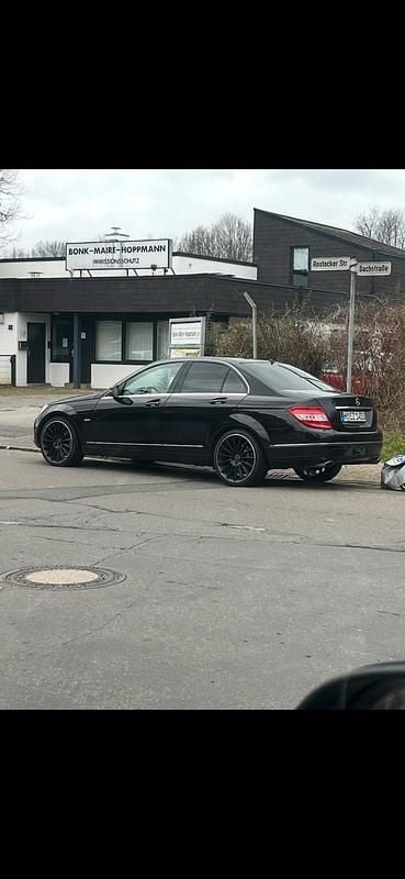 Schwarz Gebraucht 2009 Mercedes C230 Avantgarde Limousine | 7.300 € (Fairer Preis) - Bild 1/4