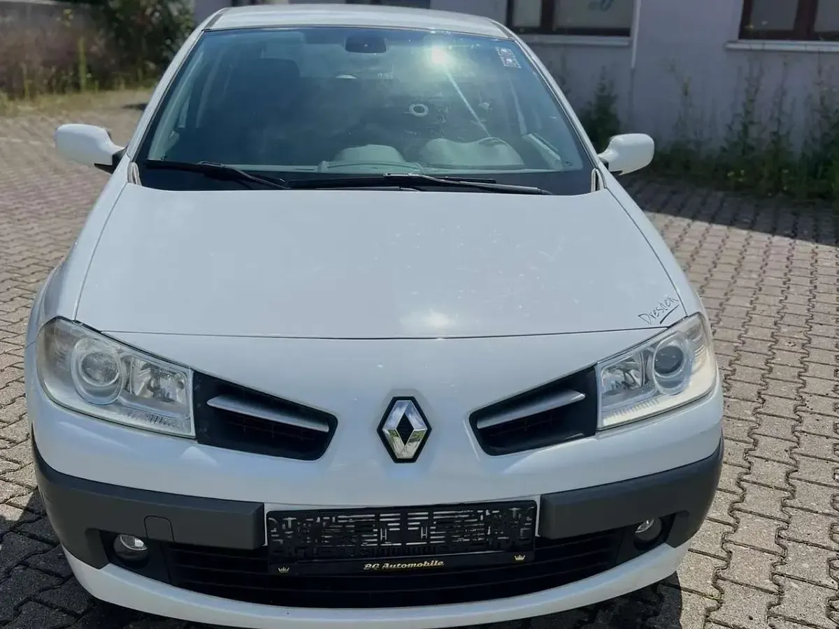 Gebraucht Renault Mégane III 111 PS (81 kW) 2009 Weiß Limousine