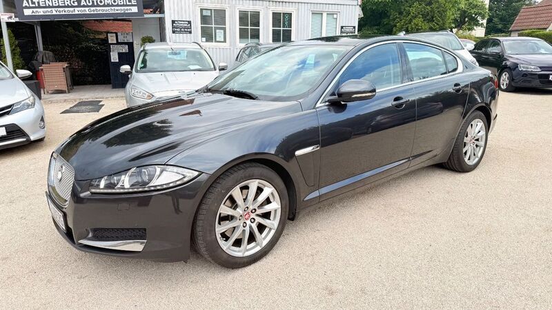 Grau Gebraucht 2014 Jaguar XF Limousine | 11.800 € (Fairer Preis) - Bild 1/4