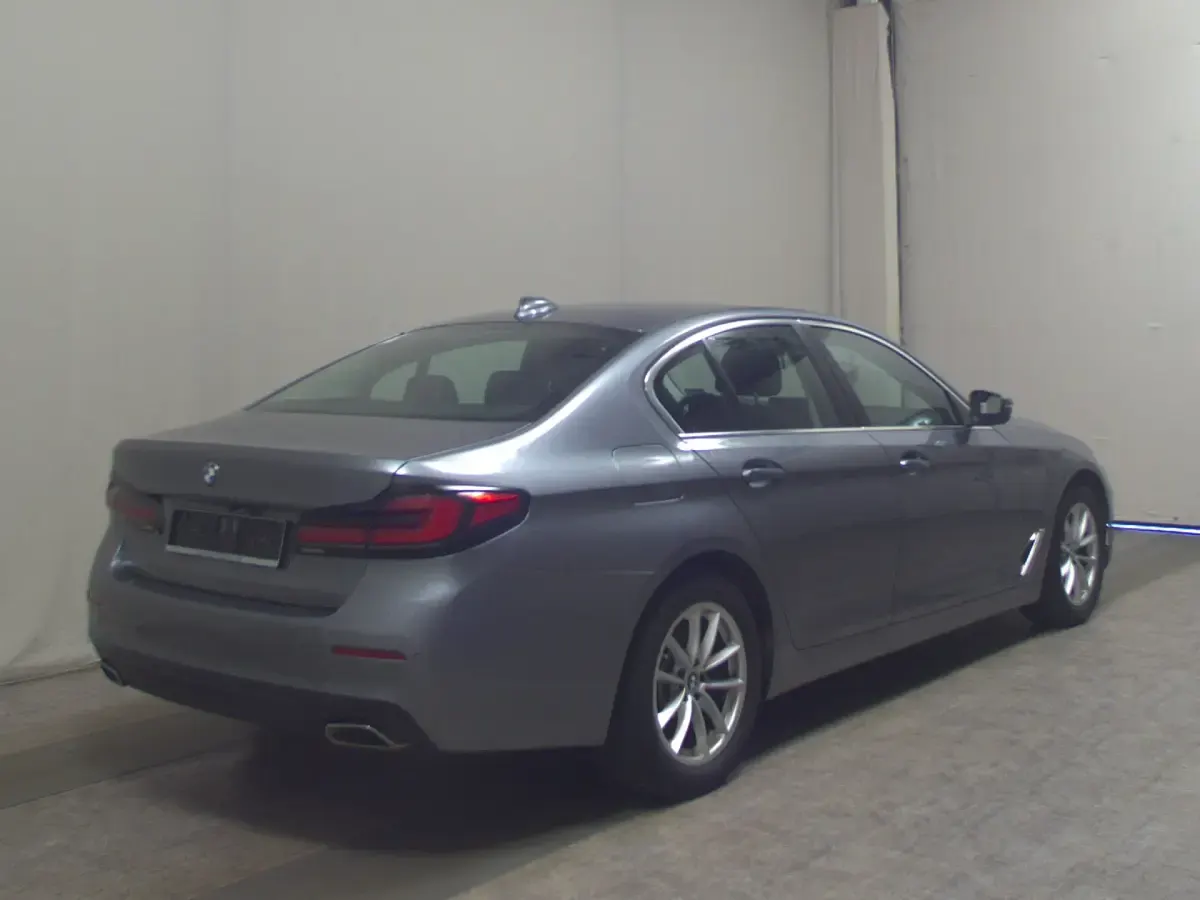 Używany BMW 520 Performance 190 KM (139 kW) 2022 Szary Sedan/Limuzyna