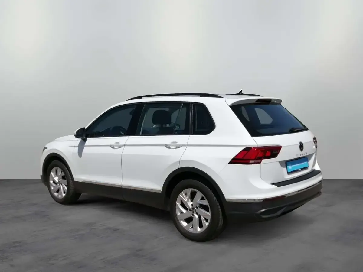 Gebraucht VW Tiguan Life 150 PS (110 kW) 2023 Pure white SUV