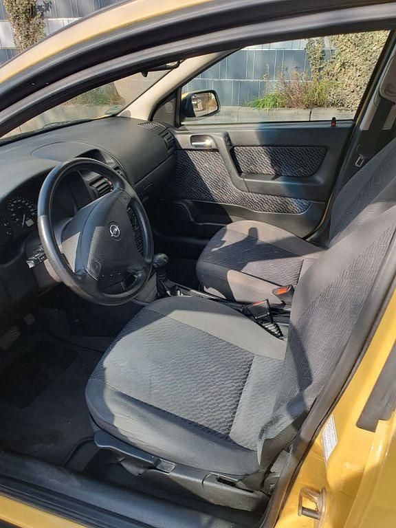 Gebraucht Opel Astra Elegance 101 PS (74 kW) 2001 Gelb Limousine