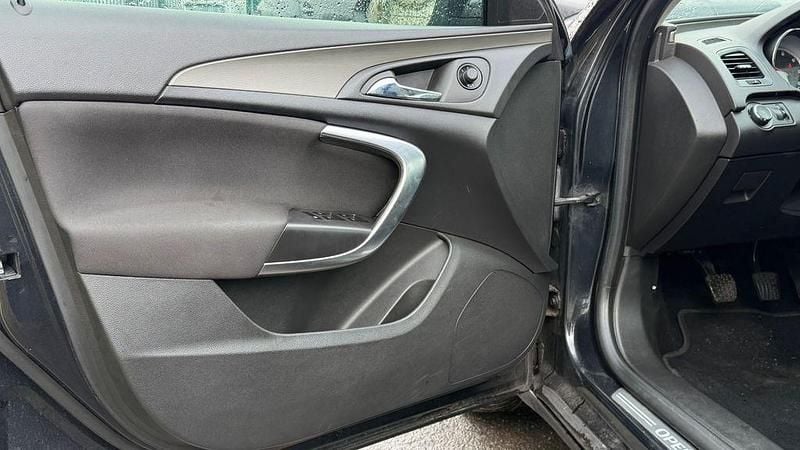 Gebraucht Opel Insignia Edition 160 PS (117 kW) 2013 Schwarz Kombi