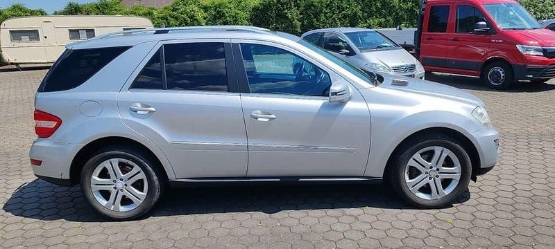 Gebraucht Mercedes ML350 231 PS (169 kW) 2011 Silber SUV