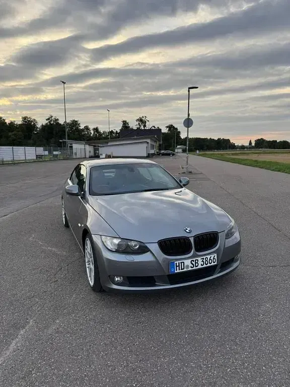 Gebraucht BMW 330 Cabriolet Sport Line 245 PS (180 kW) 2010 Grau Cabrio