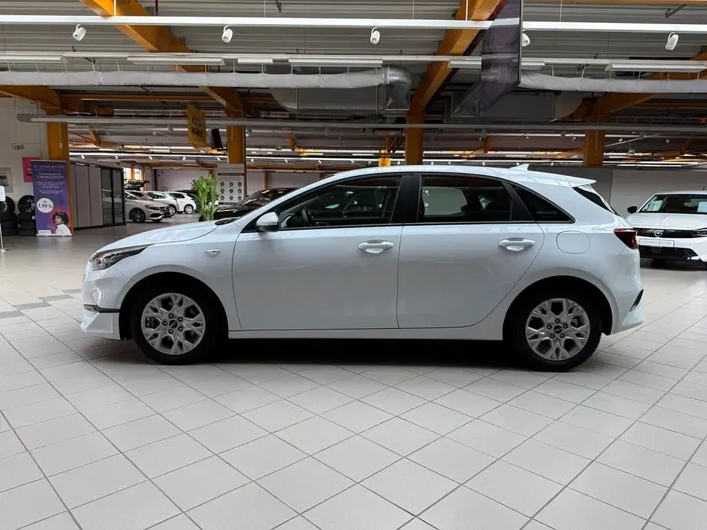 Usado Kia Ceed Edition 7 120 CV (88 kW) 2024 Blanco Utilitario