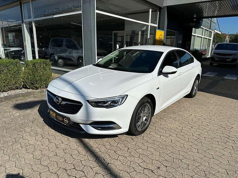 Schneeweiss Gebraucht 2018 Opel Insignia Innovation Limousine | 18.937 € (Fairer Preis) - Bild 1/4